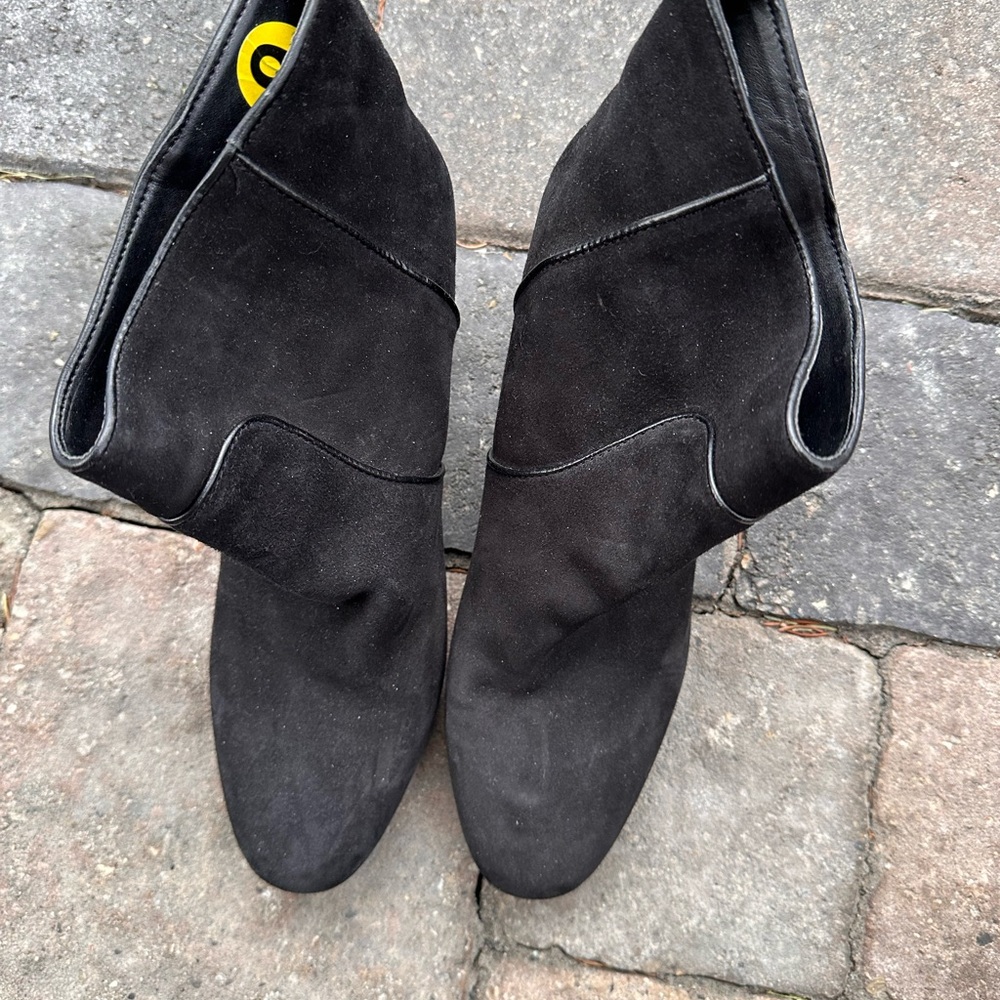 Chic Black Suede Ankle Boots